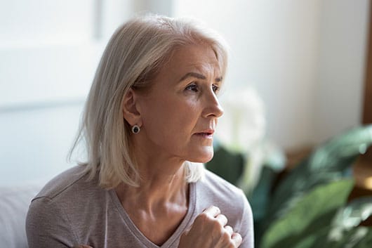 Por qué las mujeres son más propensas  a desarrollar alzhéimer